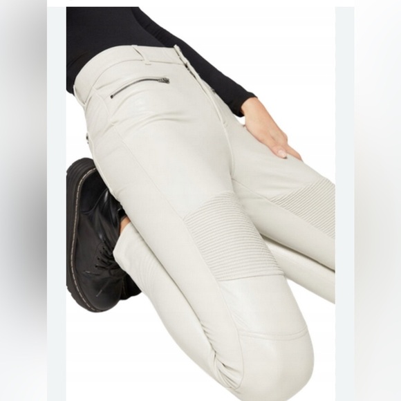 Elegant Women's Cream Skinny Pants - Picture 3 of 6